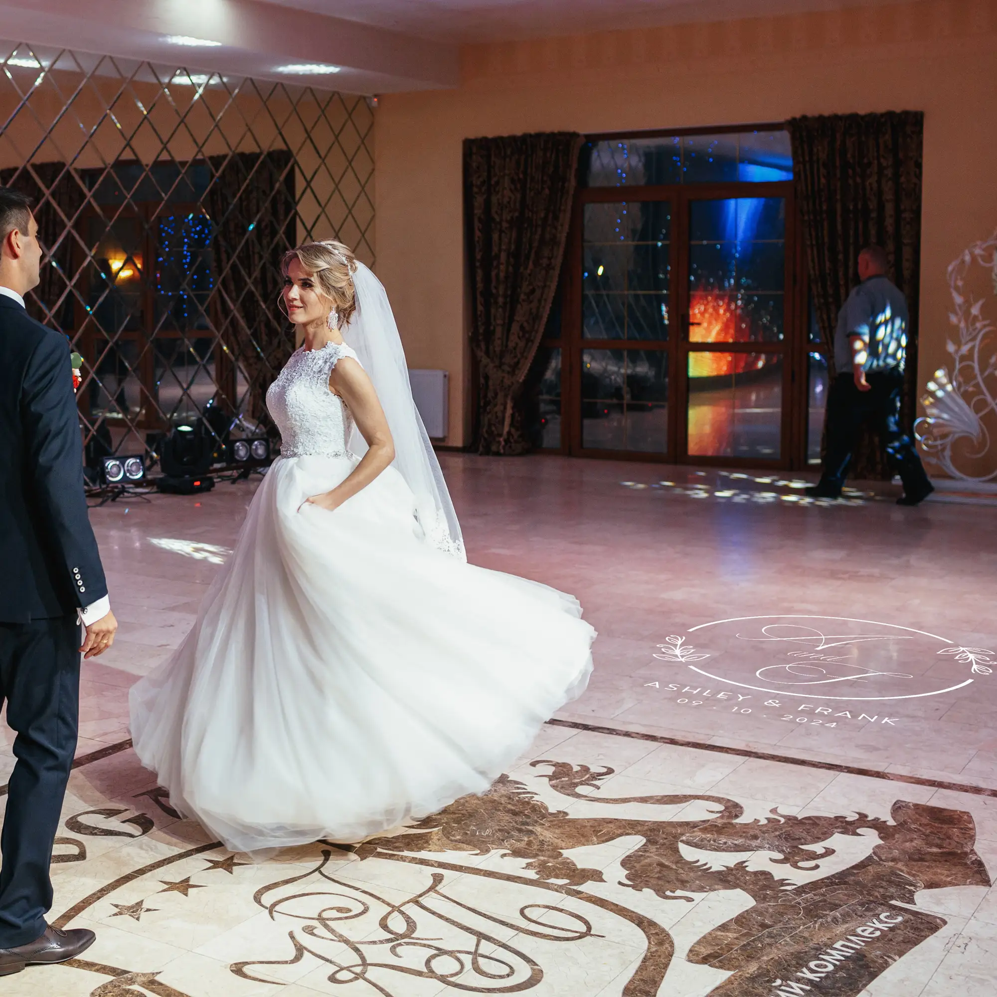 Mini 80W LED projector